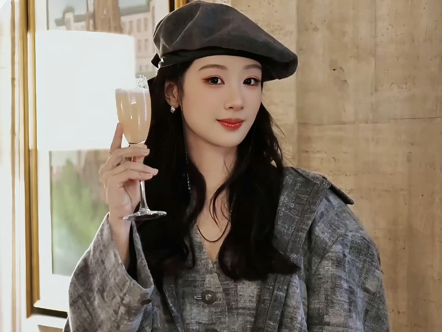 杨紫 💗杨紫董竹君 💗宝曼兰朵全球品牌代言人杨紫 晚风轻踩着云朵 月亮在贩售