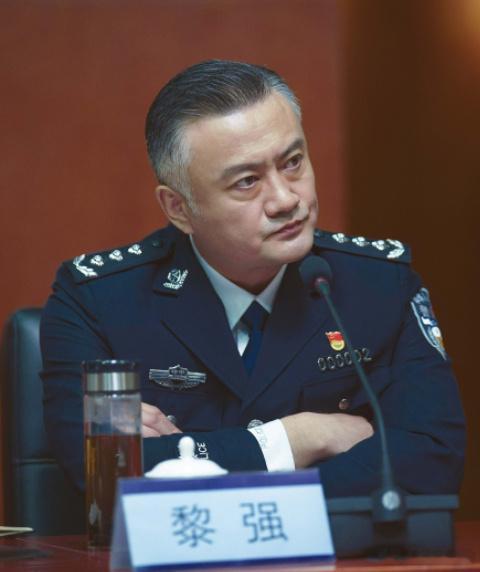 金瀚江一燕新剧尺度逆时追捕定档网剧逆时追捕 依靠老式大哥大打通两个不同年份，双线