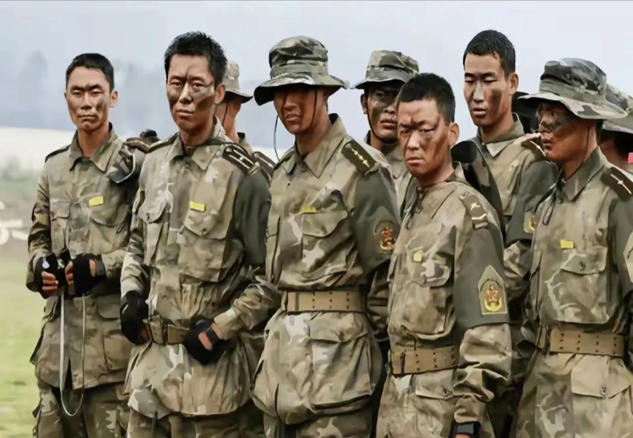 在真正的部队中，像许三多这样的一期士官，真的能够和军官队伍中一起训练参赛吗？
有