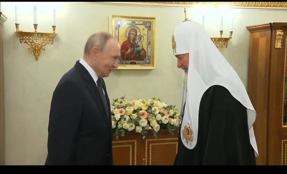 [彩虹]普京在克里姆林宫会见时邀请基里尔宗主教“喝杯茶”。— 请喝杯茶吧？

—