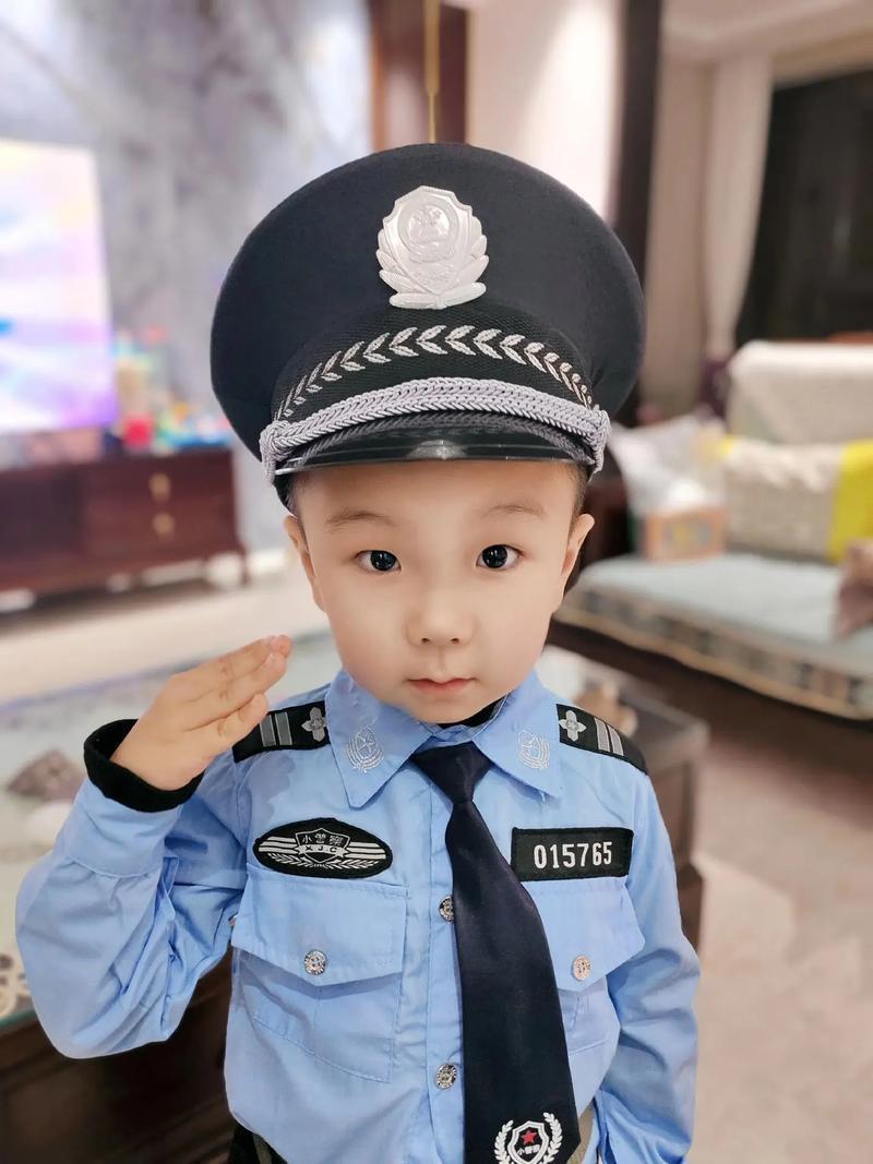 为什么小孩子长大了想当警察？

“妈妈常说，有困难找警察”“警察是让坏人害怕、让