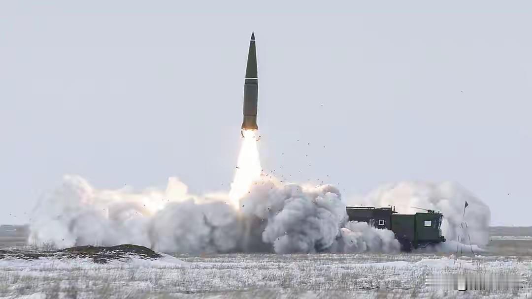 伊朗与以色列空军的差距短时间内无法弥补，伊朗是否应该考虑研发一款火箭助推的钻地炸