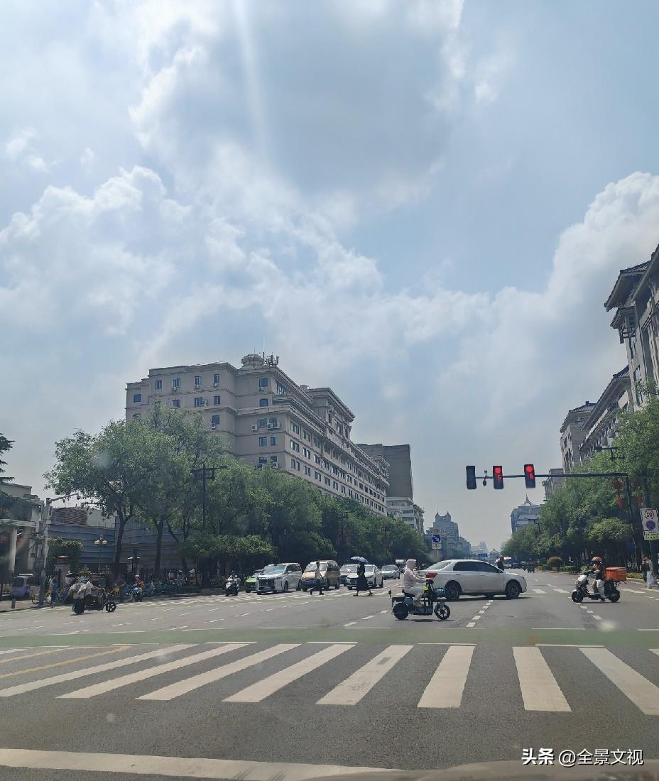 昨天忘了车限号，上午9点多把车开出来，放在凤城三路回不去，只能等晚上8点以后了。