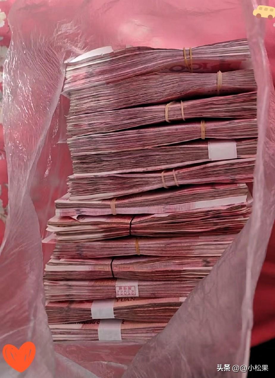 银行终于开始内卷了
 
我的15万存款到期，一对比才发现，国有大行三年定存才1.