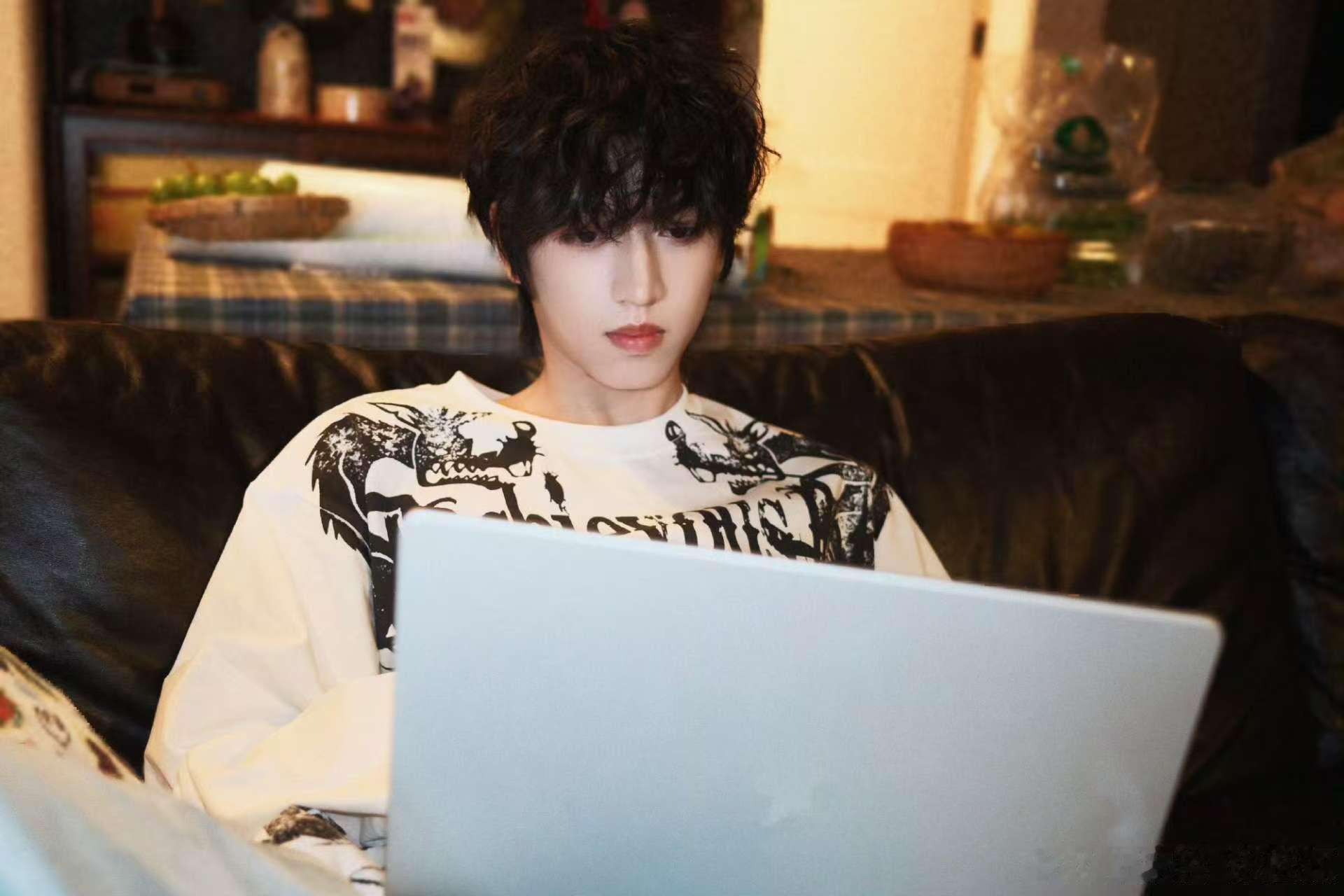 张桂源长文告别顾晨阳 以青春演绎少年追梦，张桂源在《我们的少年时代2》里给我们带