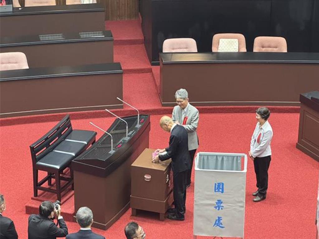 蓝白封杀NCC委员被提名人 卓荣泰呛:重新思考未来合作模式。