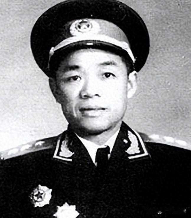 1981年冬，原兰州军区司令韩先楚上将百忙之中，冒雪回乡探亲。回到吴家嘴村，韩先