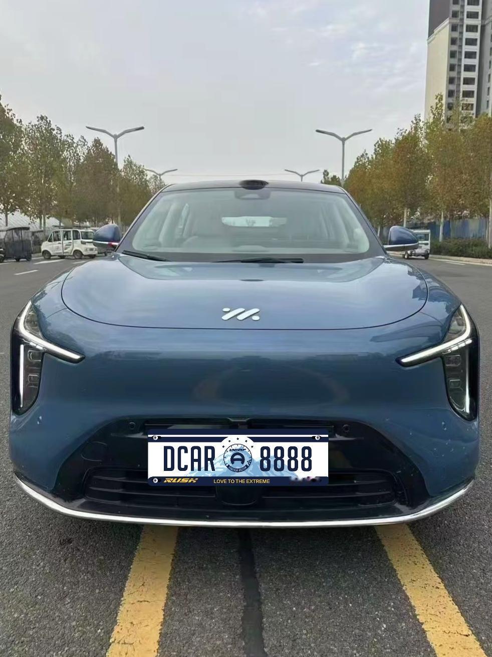 智己LS6凭借出色的性能参数，漂亮的外观和科技感满满的内饰，上市以后受到很多年轻