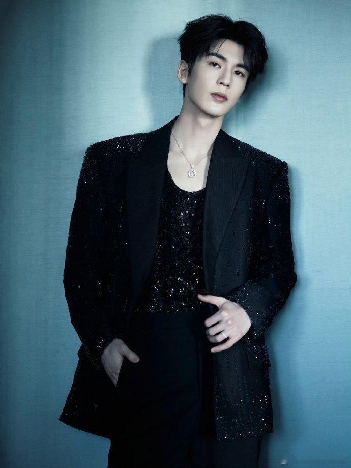 奶奶也追张凌赫张凌赫的魅力真的老少通吃！下到小孩上到奶奶粉，连剧里的奶奶都点名要