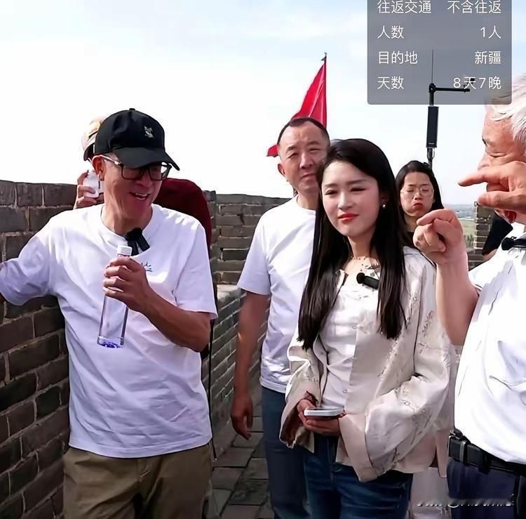终于明白陈行甲为啥不抢C位了。
不是因为他说不过老俞，
更不是因为他怯场。

5