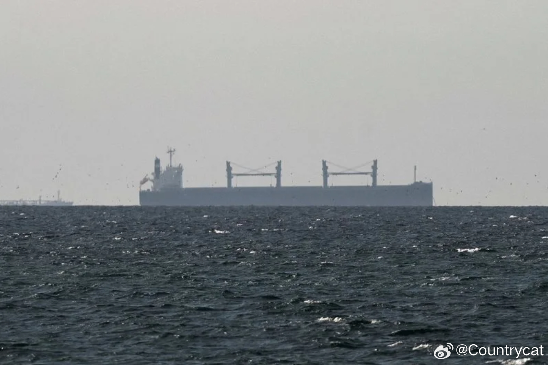 夜间关闭定位硬闯霍尔木兹海峡！10艘希腊船“驶进敌人浴缸”，船东日赚百万美元海外