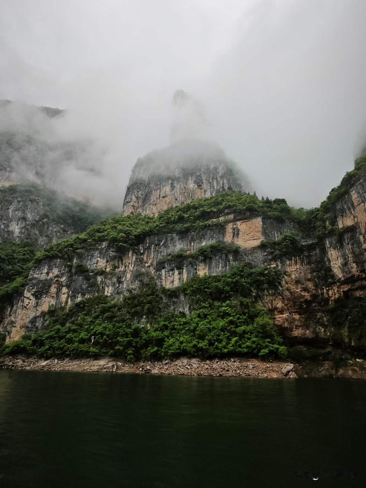 巫山小三峡，山水云雾中。
图文原创：开心巴蜀   魏嘉
春日生活打卡季