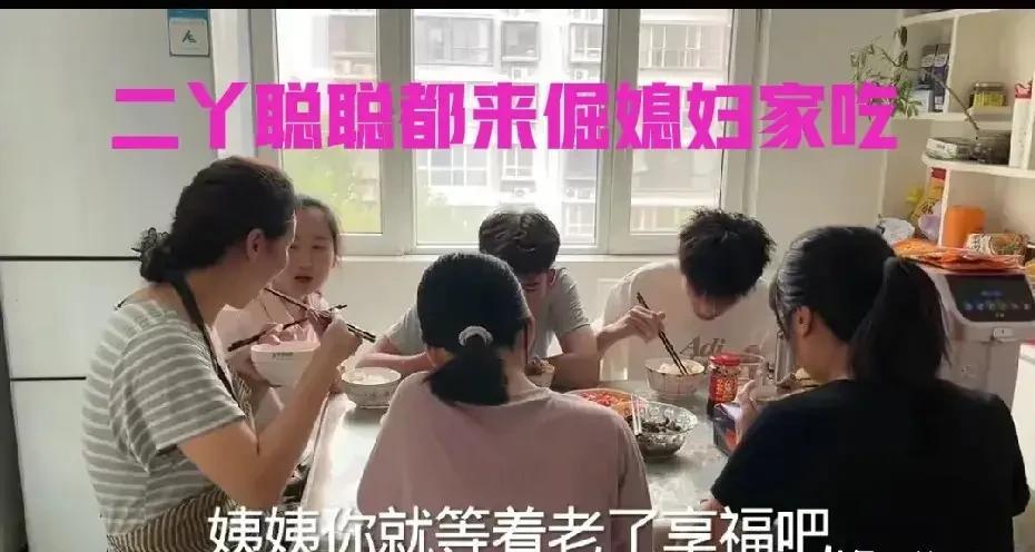 倔媳妇累病了，两个家全靠她撑着。
二丫家、聪聪家，事事都找她，她却一个人扛下了所