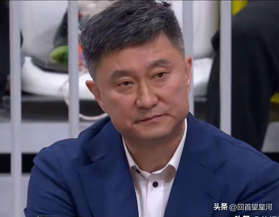 难怪杜锋昨晚新闻发布会上脸色铁青，回怼记者提问，让表现最好的陈家政躺枪。
原来是