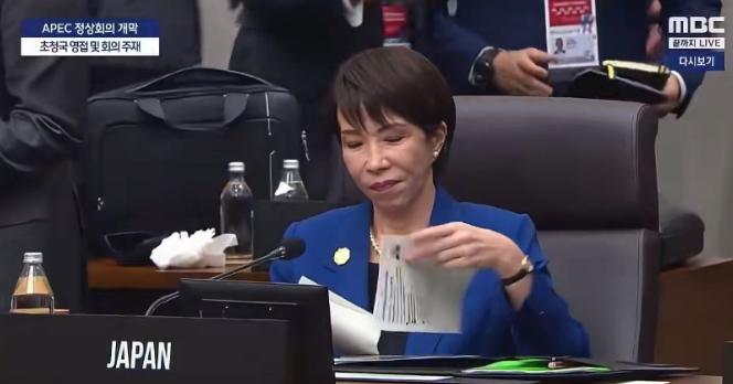 当着中方的面，高市早苗提到台湾，坚持一个中国。
 
其实明眼人都能看出来，高市早