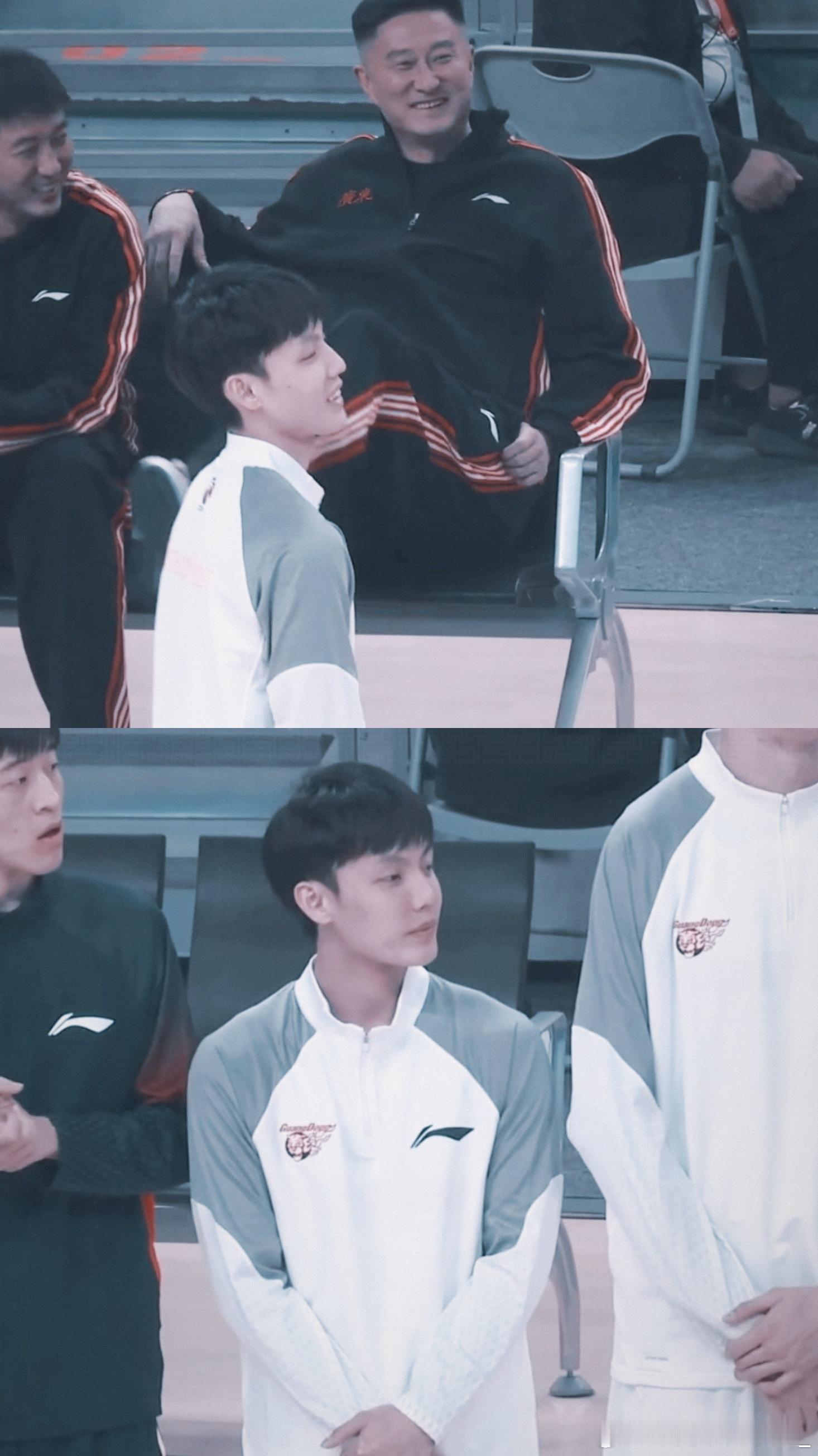 今日在这里！边玩游戏边摸鱼的靓仔哈哈哈 