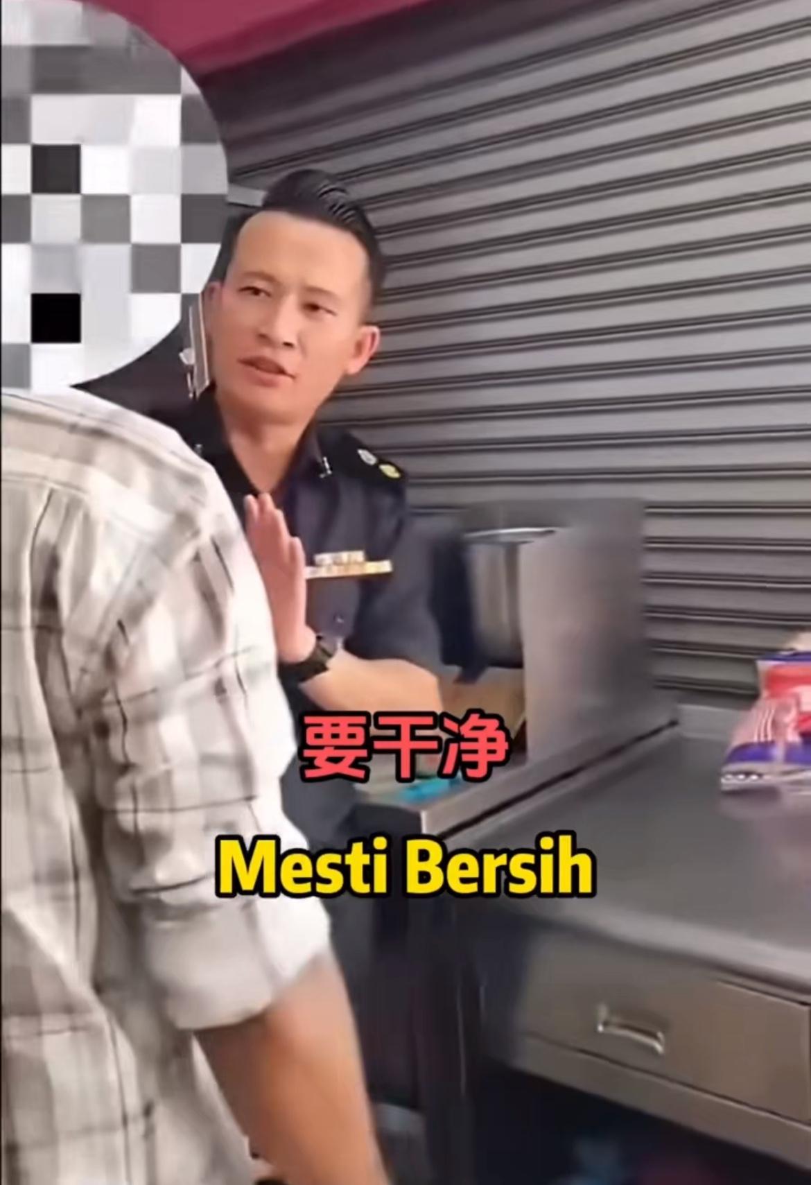 马来西亚卫生官员检查印度餐厅后厨后崩溃了，对着印度餐厅经理说“做饮食行业最重要的