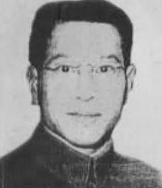 1945年的寒冬，中统局长徐恩曾被撤职，回家摔了帽子，连茶都没喝一口。他一肚子火