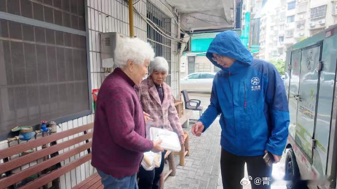 丽水青田原居养老模式让爱不缺席破解数字鸿沟，填补精神孤寂！青田开设智能手机培训班