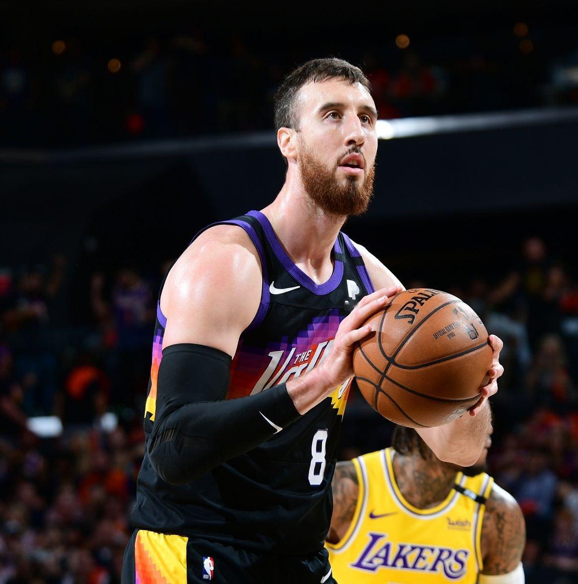 前太阳球员弗兰克-卡明斯基加入了太阳队发展联盟山谷队的转播团队。他前不久还代表了