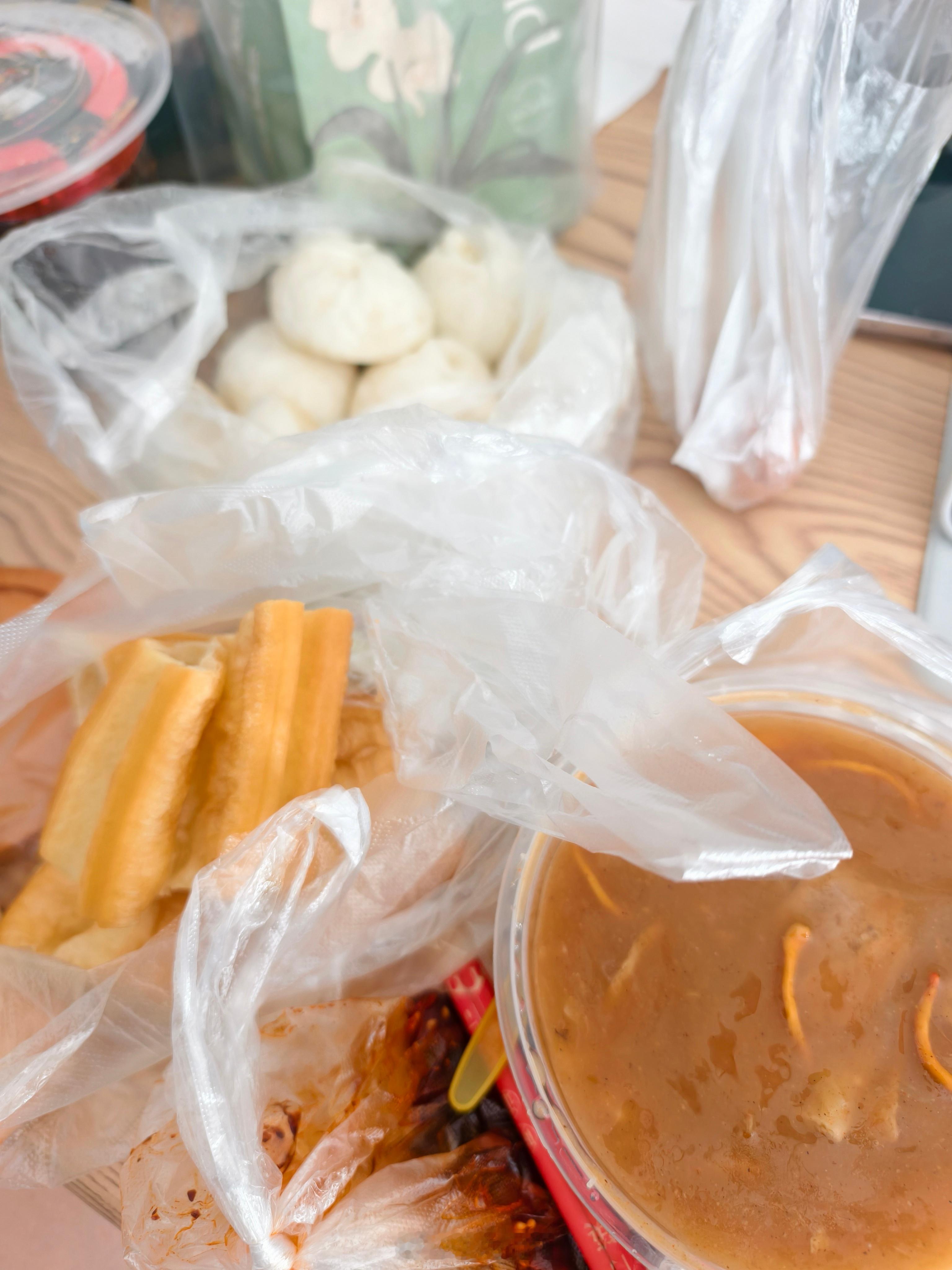 谁懂中午也有胡辣汤的爽，要是羊肉包子就更好了