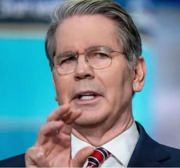 美国真的没招了？买不到稀土，美国财长当场破防：“中国再不卖稀土，我就把几十万留学