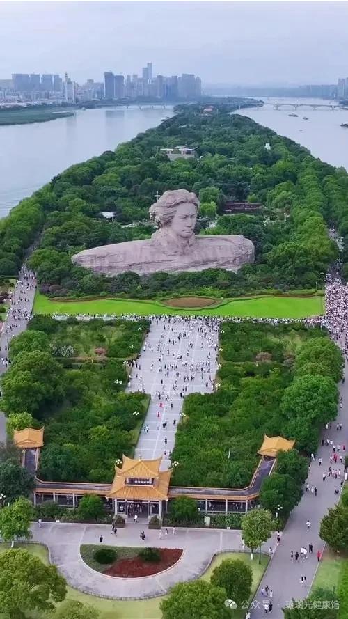 向你学习，应赶走黑物业！但你应向长沙的自管物业学习，联合其他业主，不要孤军奋斗。