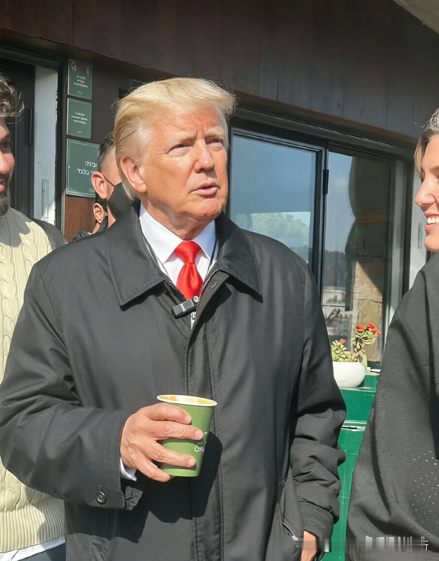 喝吧，都喝吧，
喝的都是被侵略国家普通老百姓的民脂民膏！