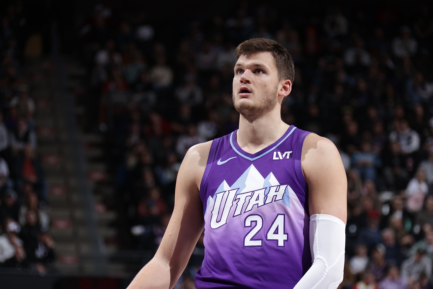 Grant Afseth报道，数位消息人士透露，在和爵士商讨提前续约时，凯斯勒寻