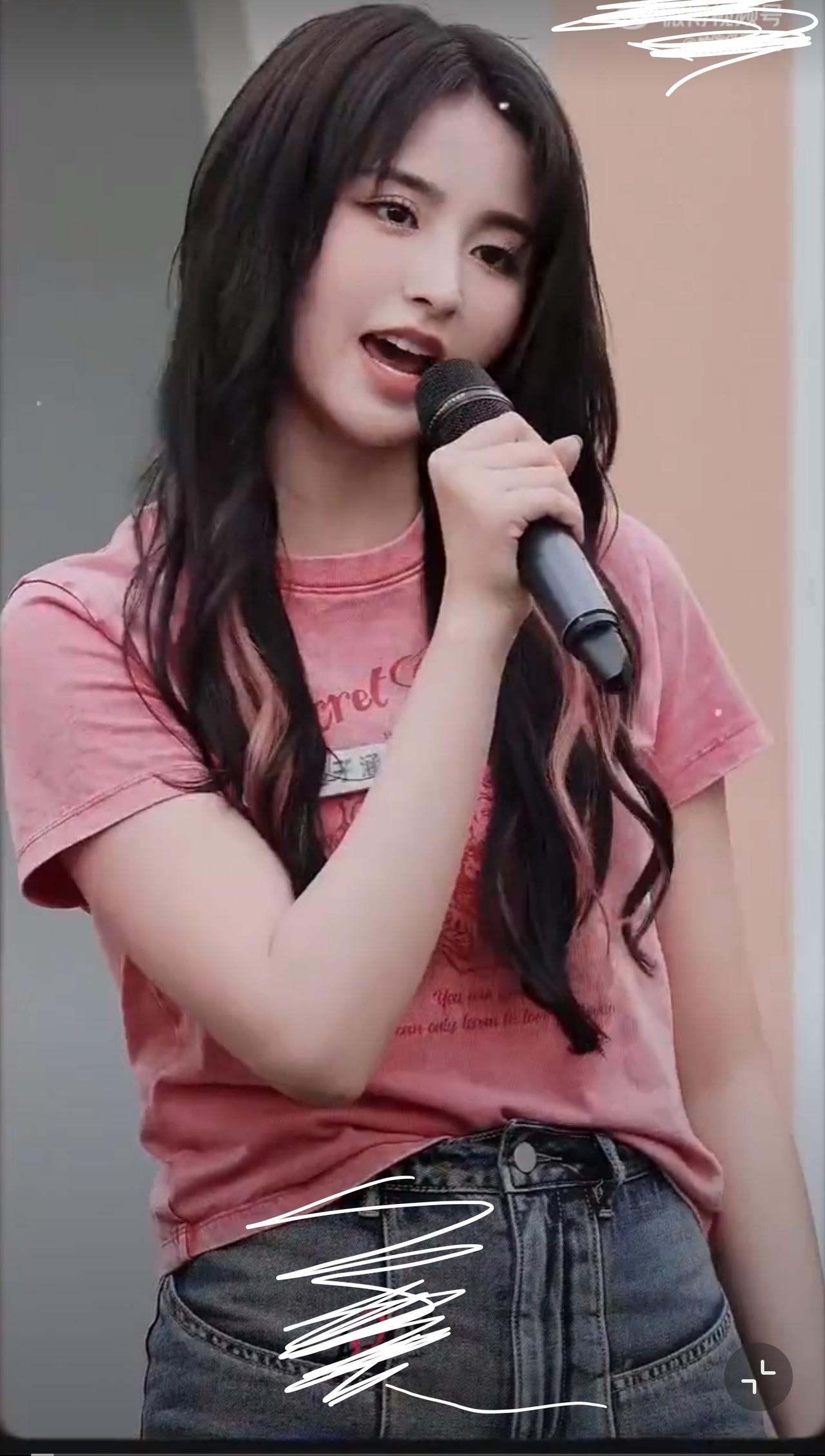 4月9日，金子涵又靠着所谓的“直播求救”冲上热搜，看完她这一连串颠三倒四的操作，