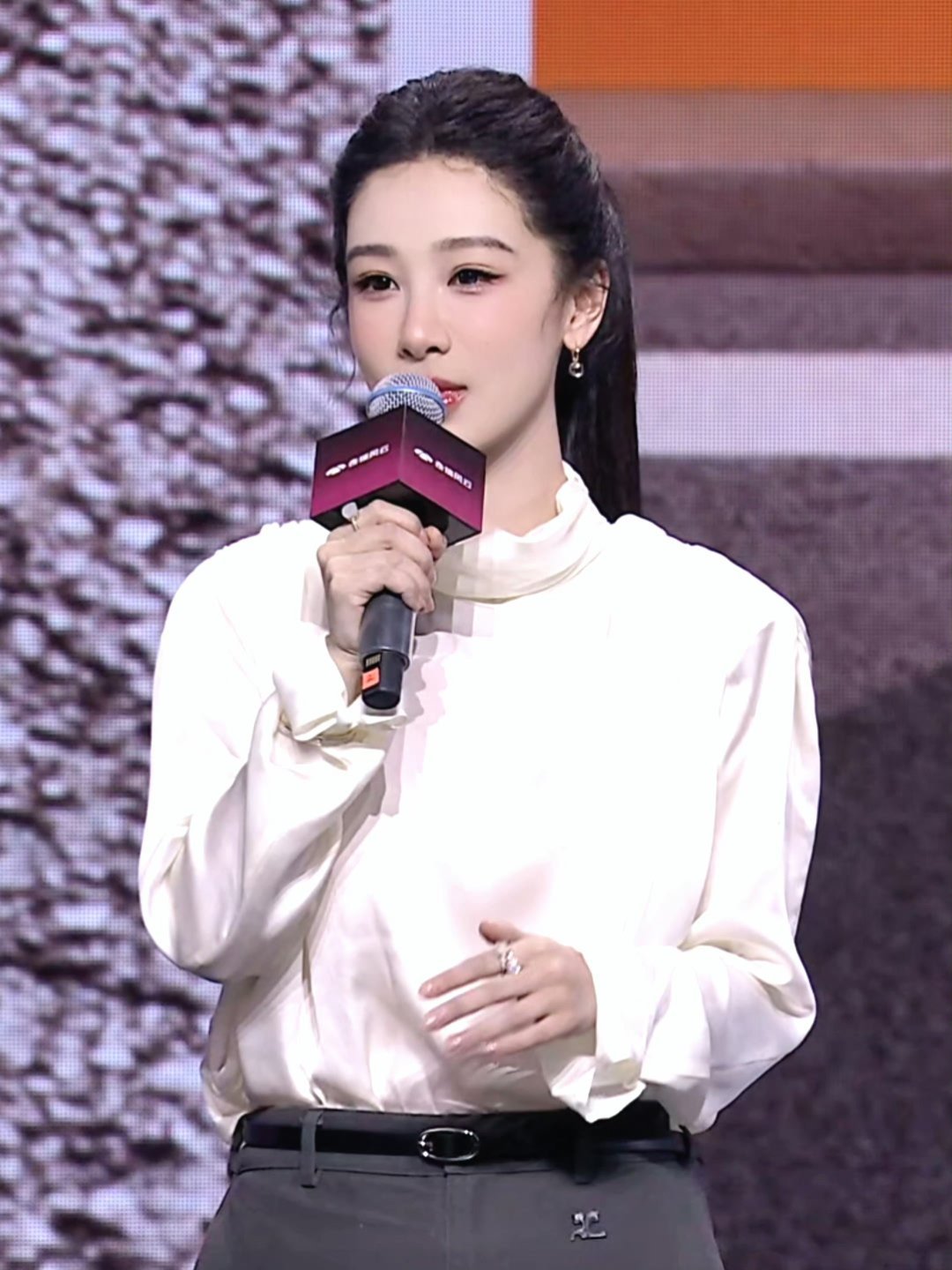 杨紫 “不是大女主 依旧可以活出精彩的人生” royalblue-goguma 