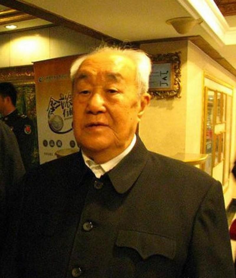现今102岁的董占林曾血战日寇、暴打美军、痛击印军。解放军传奇中将。
 
老将军