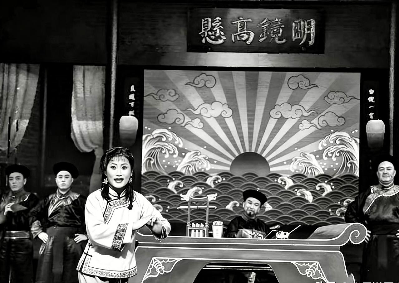 [微风]道光3年，13岁的姑娘赵二姑在家睡觉被邻居阎思虎撬门而入强奸，父亲告到衙