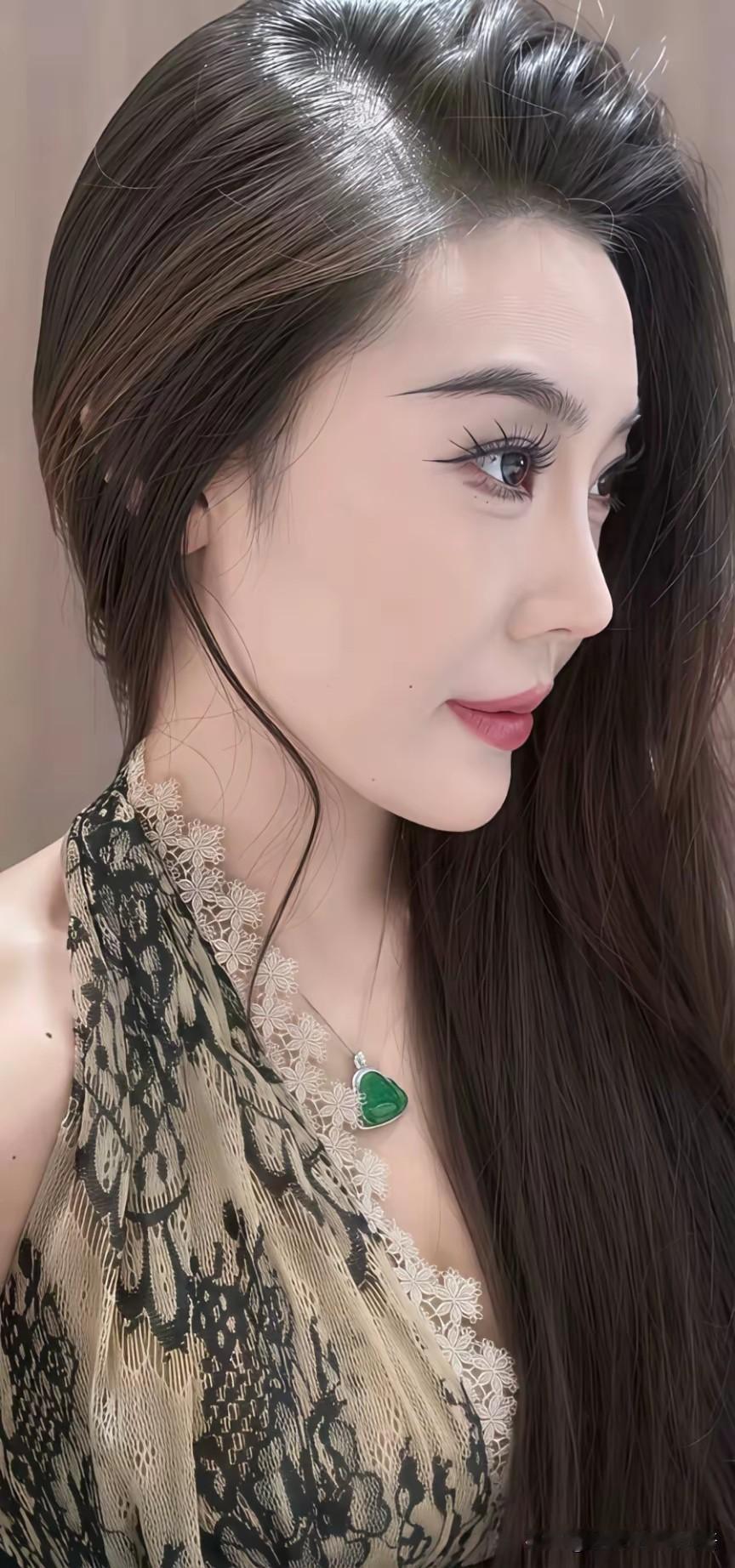 美到骨子里的女人模样

美到骨子里的女人，美在灵魂的丰盈。她们腹有诗书，谈吐间尽