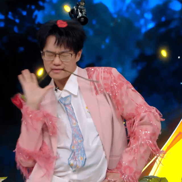 李飞cha了时代少年团新歌 李飞跳舞表情比四肢还忙又认真又笨拙的舞姿，看完忍不住