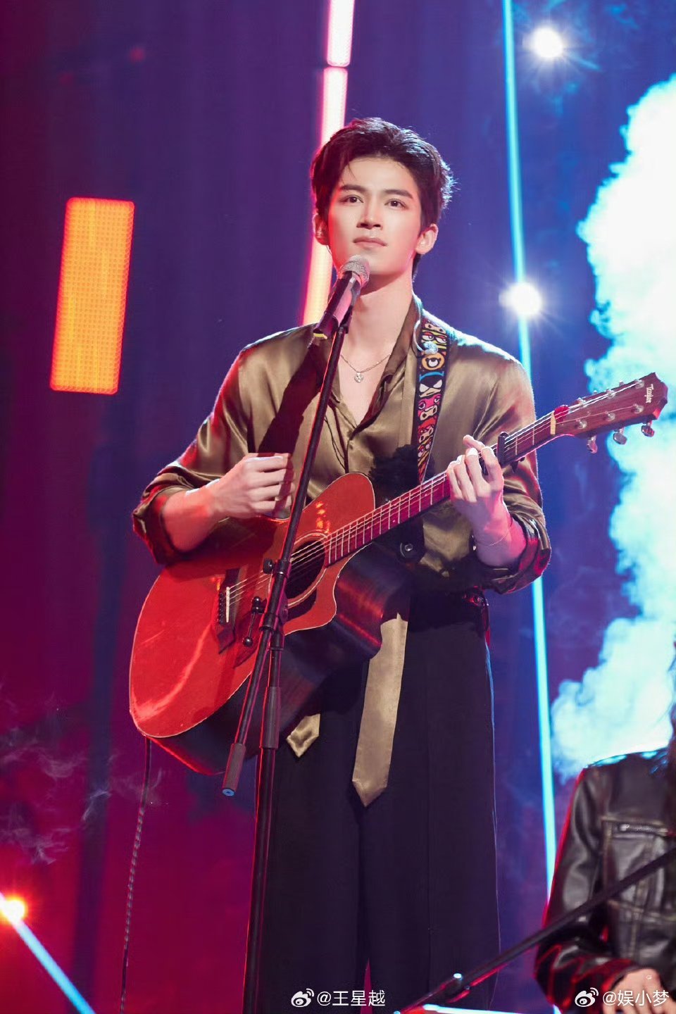 王星越小孩哥版魔童湖南卫视连发15条王星越 小孩哥演魔童，那种青涩又张扬的感觉太