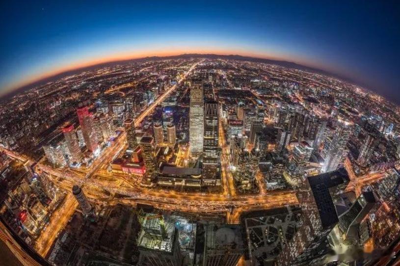 【林毅夫称明年中国将迈入高收入国家，孙玉良：想问有几亿人扯后腿】著名经济学家林毅