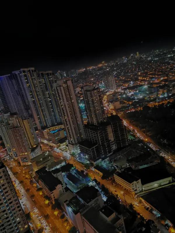 赏析：这幅下联“品人间冷暖”与上联“看世界繁华”相映成趣，共同构成了对人生百态的