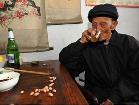 酒对身体的益处与害处——
 
一、网传少量饮酒所谓益处（现代医学已推翻“喝酒养生