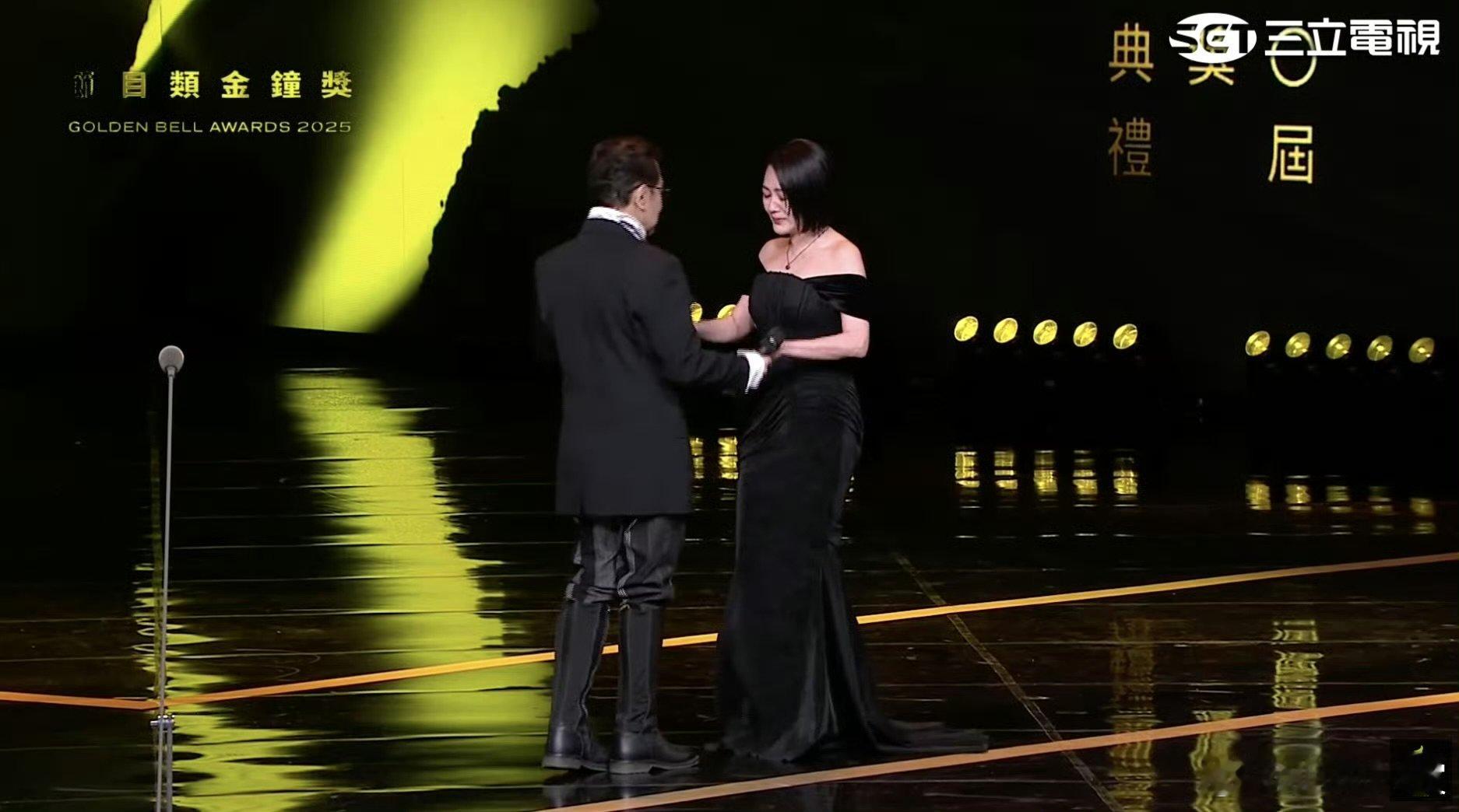小s获奖感谢大s小s获奖感谢大s，啊啊啊 ​​​