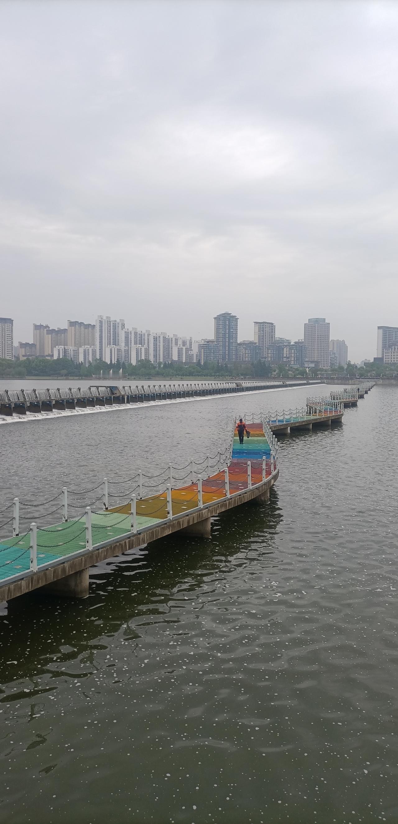 【春之韵·汉江春韵】分享随手拍风景

渴望：
希望生活中，最幸福的是能遇到一个互