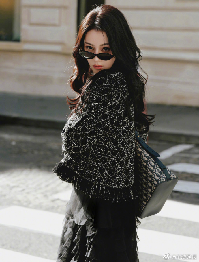 【内娱明星十月松弛感OOTD，你pick哪一张？】Ta们用穿搭诠释秋天。软糯针织