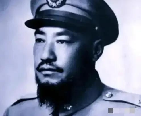 1958年，青海“土皇帝”马步芳偷偷在亲侄女喝的水里下了药，扒光她的衣服后，迫不