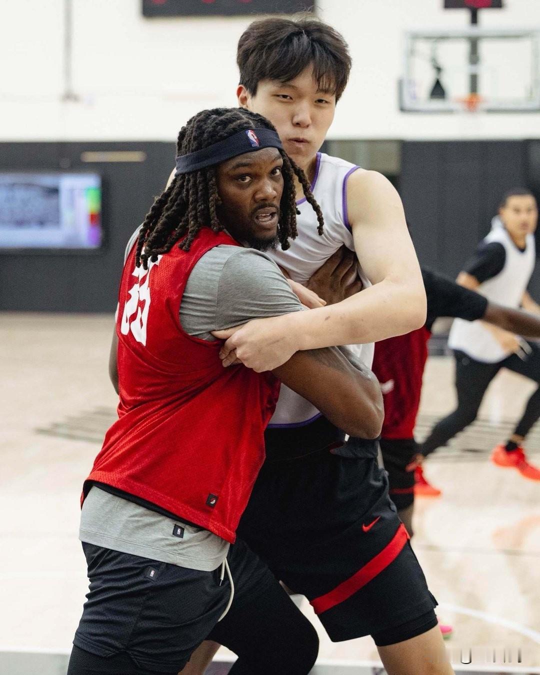 瀚森拼了，不仅仅是上场时间还有保障合同，队友也不管了！
开拓者官方社交媒体发布了