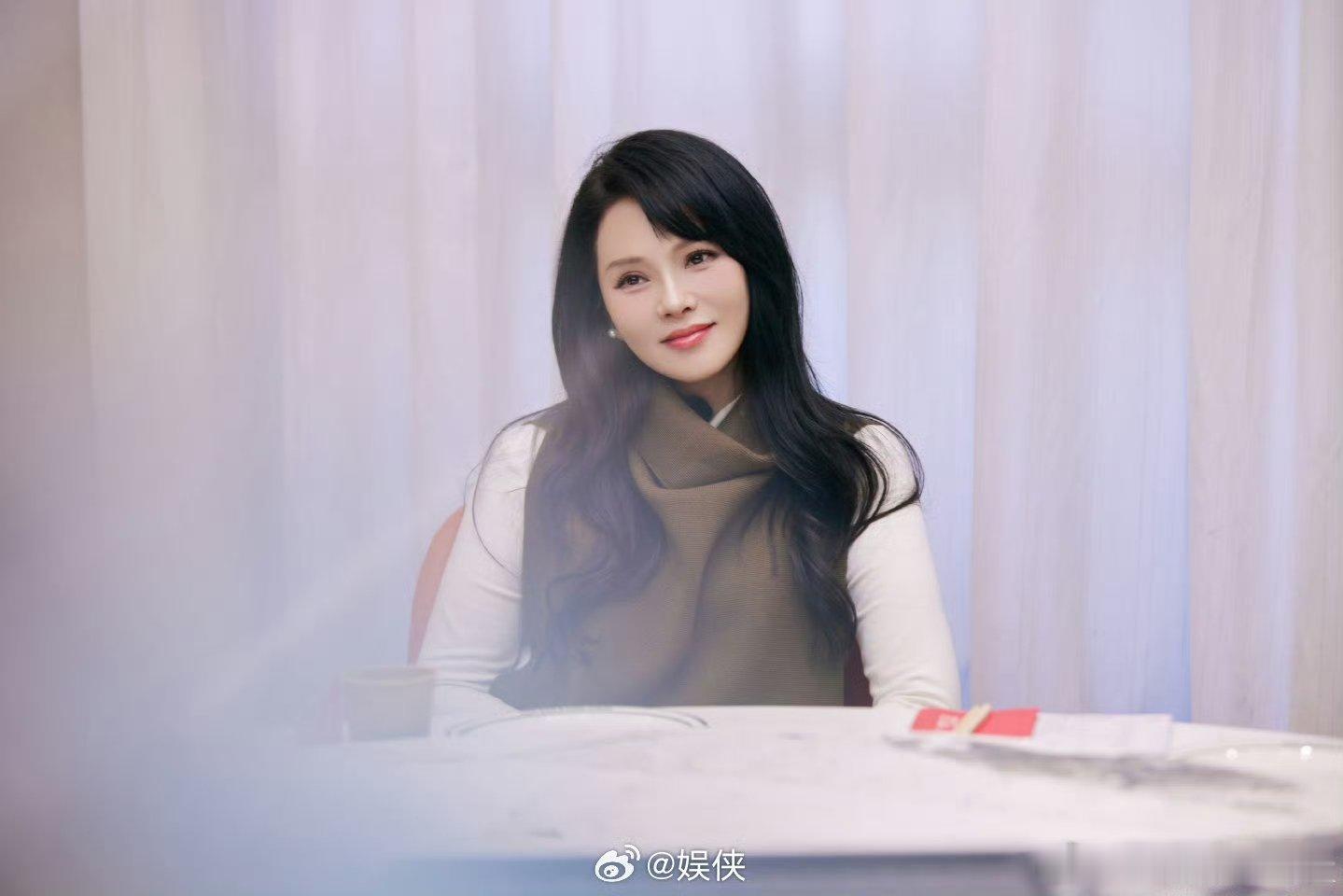 伊能静黄圣依复刻浪1名场面 乘风2026回归本心坚守热爱，师姐们用行动诠释乘风舞