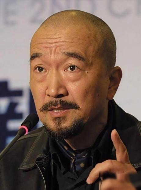 2026年，79岁的李保田仍守着三条规矩，不接广告，不和张国立、王刚再合作。儿子
