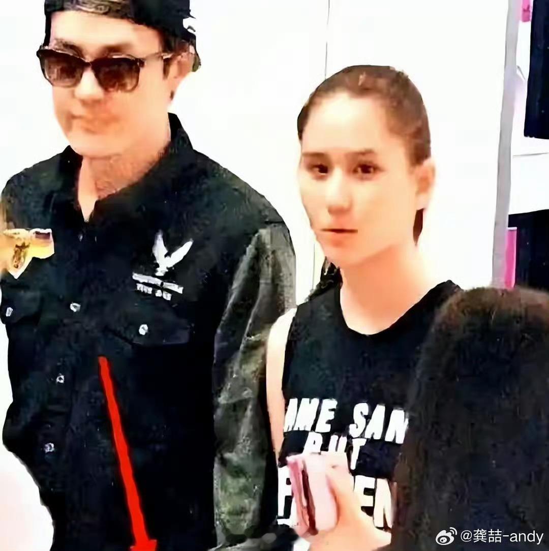 吴克群曾与何超莲相恋多年原 来 吴 克 群 才是 人 间 清 醒，与 何 超 莲