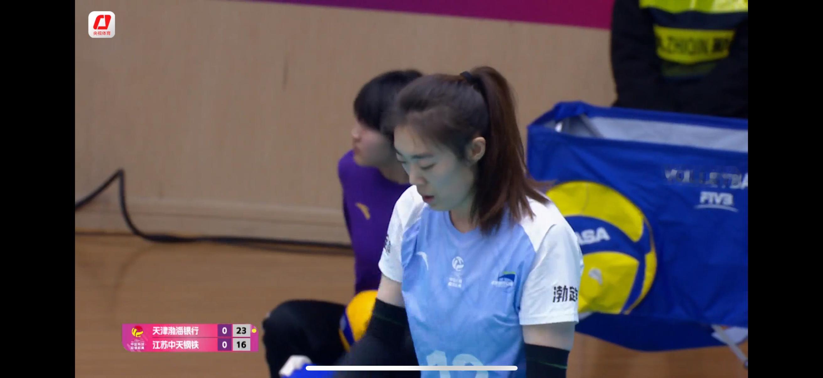 半决赛首回合：江苏女排0-3溃败给天津女排！哪里都有问题，一传、小球实在是太炸裂