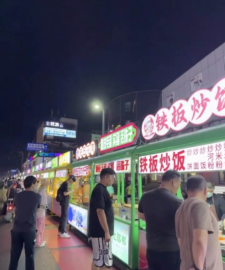想出出去溜达就是这天气感觉又得下雨了！！不敢出去了！！！ 