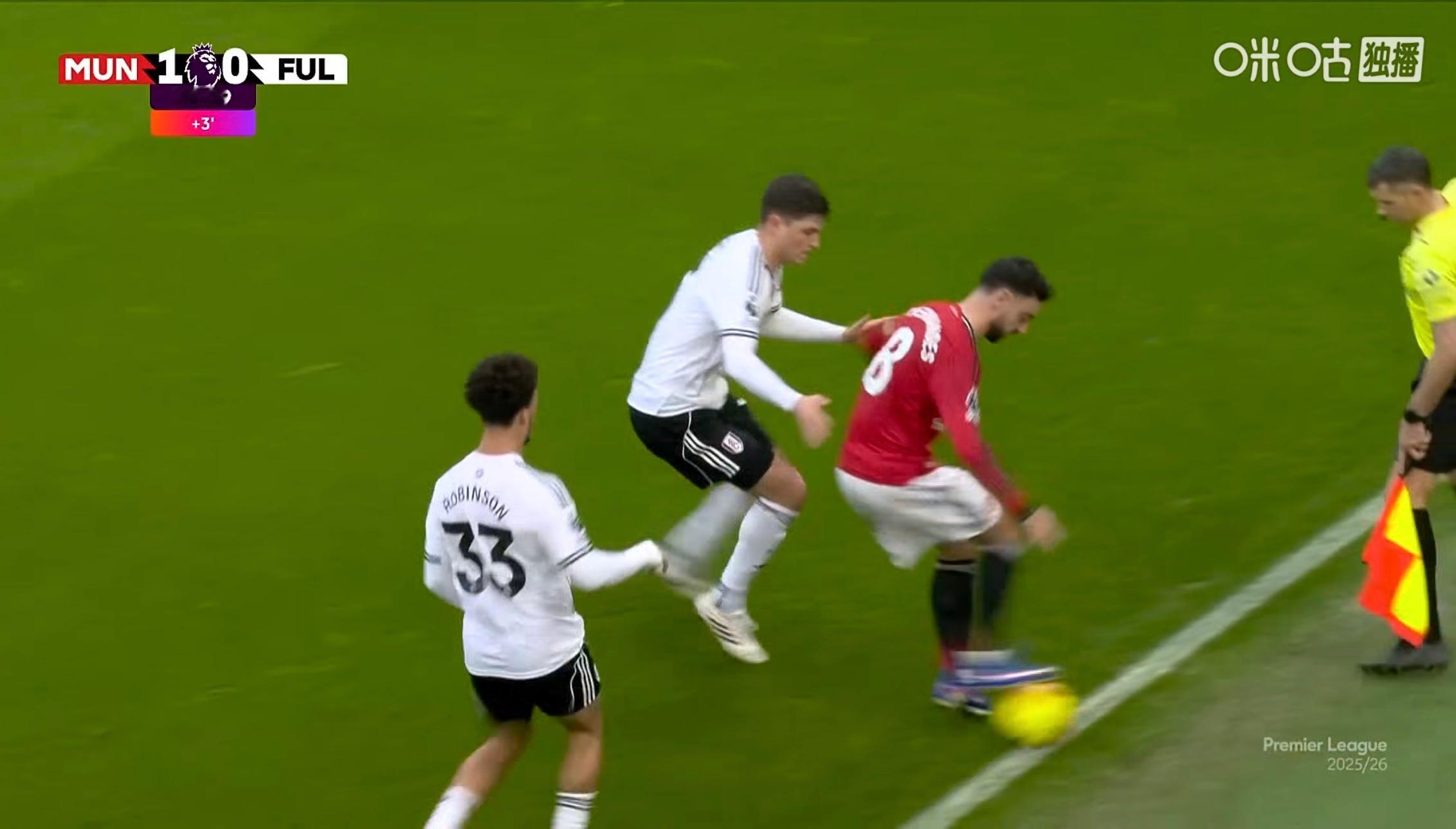 半场结束，曼联1-0领先富勒姆卡里克上任后，曼联进步最大的技术环节就是局部配合，